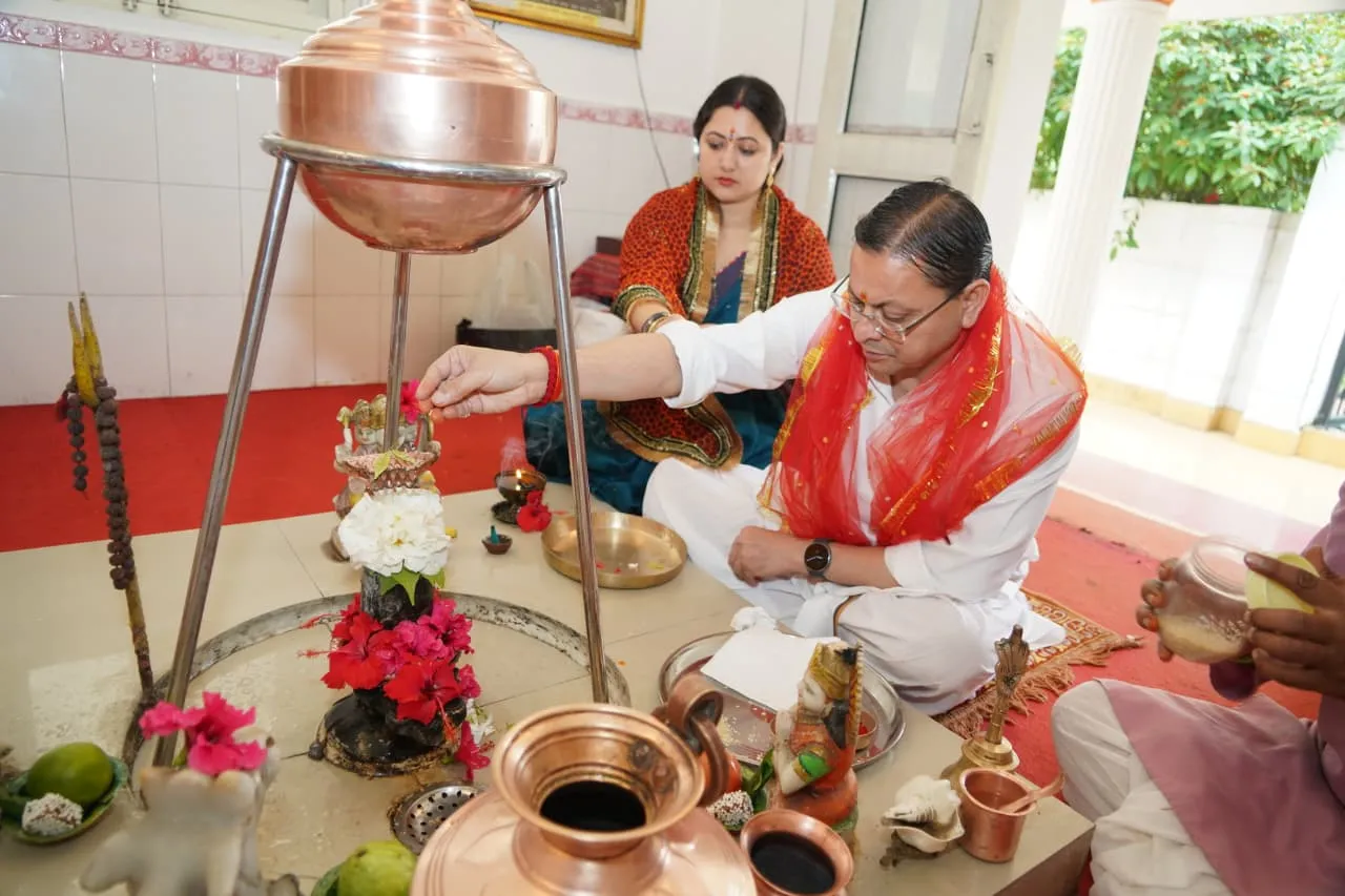 शारदीय नवरात्रि के प्रथम दिन मुख्यमंत्री धामी ने की मां दुर्गा की पूजा-अर्चना, प्रदेशवासियों की सुख-समृद्धि की कामना