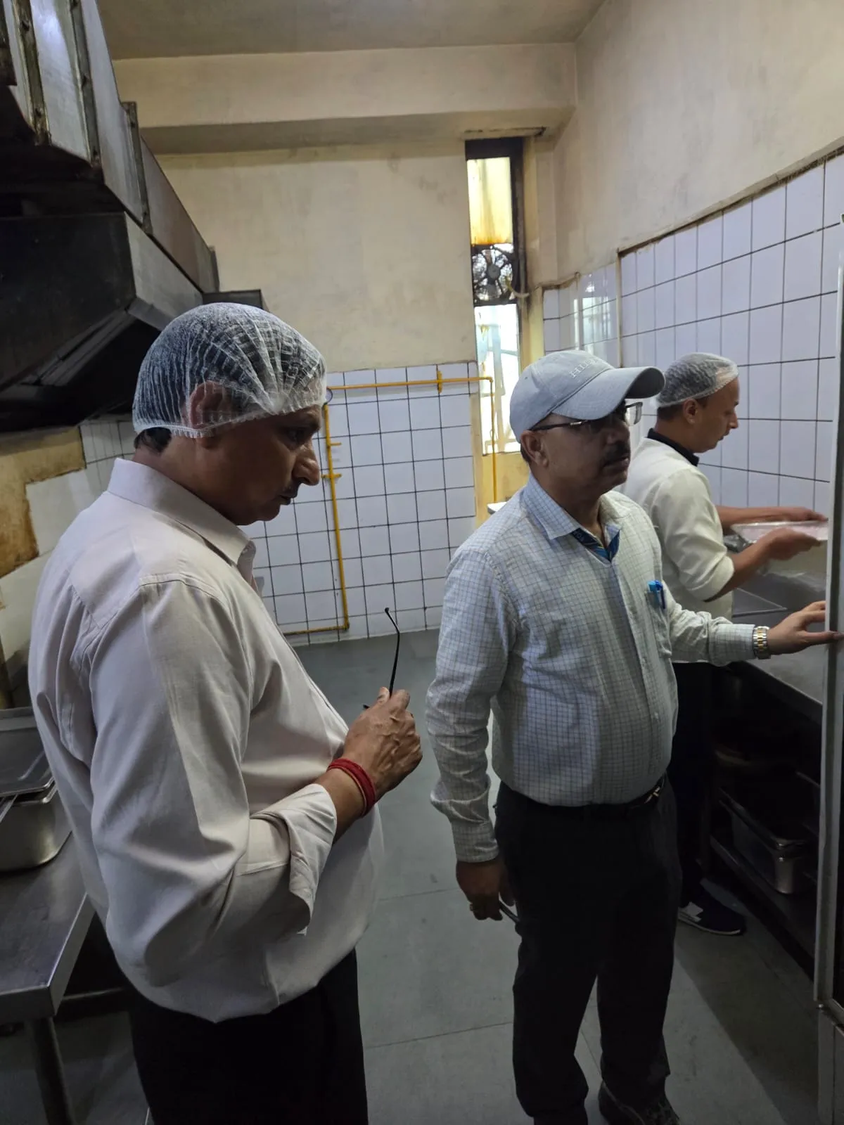 खाद्य सुरक्षा को लेकर सख्त हुई सरकार, UPES की मेस और कैफेटेरिया का निरीक्षण
