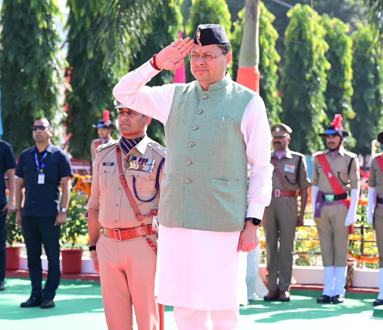 मुख्यमंत्री ने पुलिस स्मृति दिवस पर शहीद जवानों को दी श्रद्धांजलि, परिजनों को किया सम्मानित