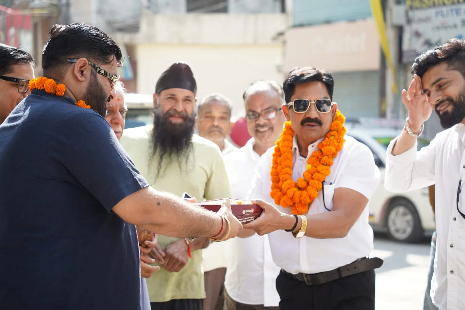 रेलवे रोड पर 6.68 लाख रुपये की लागत से नाला निर्माण कार्य का महापौर श्री शम्भू पासवान जी ने किया शुभारंभ