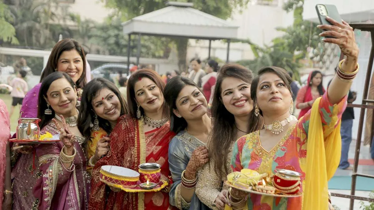 उत्तराखंड में करवा चौथ पर 29 अक्टूबर को सार्वजनिक अवकाश, महिला कर्मचारियों को मिलेगी छुट्टी